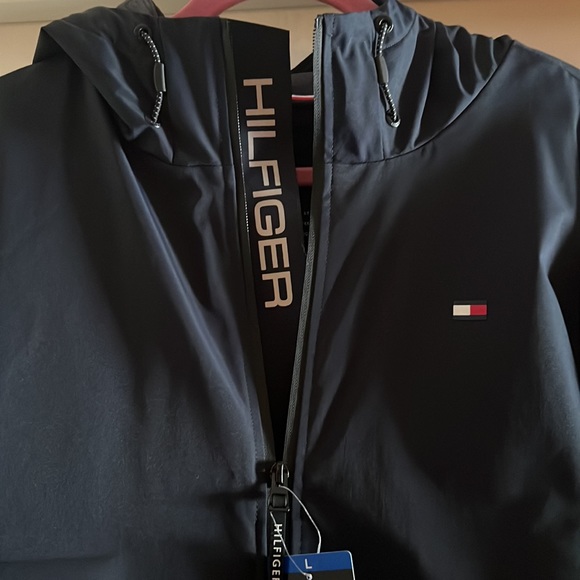 NWT Tommy Hilfiger Lightweight Stretch Rain Jacket L - Picture 2 of 12
